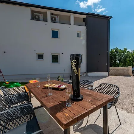 Master Road House Apartment Maslenica Exterior photo