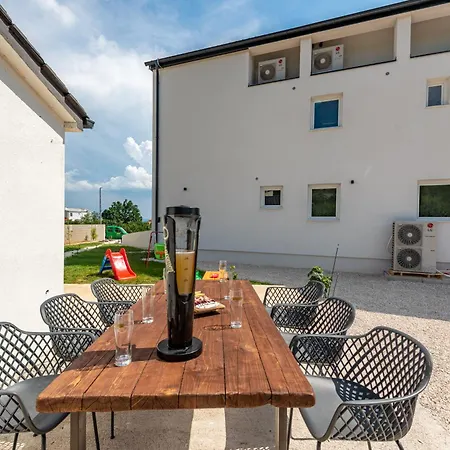 Master Road House Apartment Maslenica Exterior photo