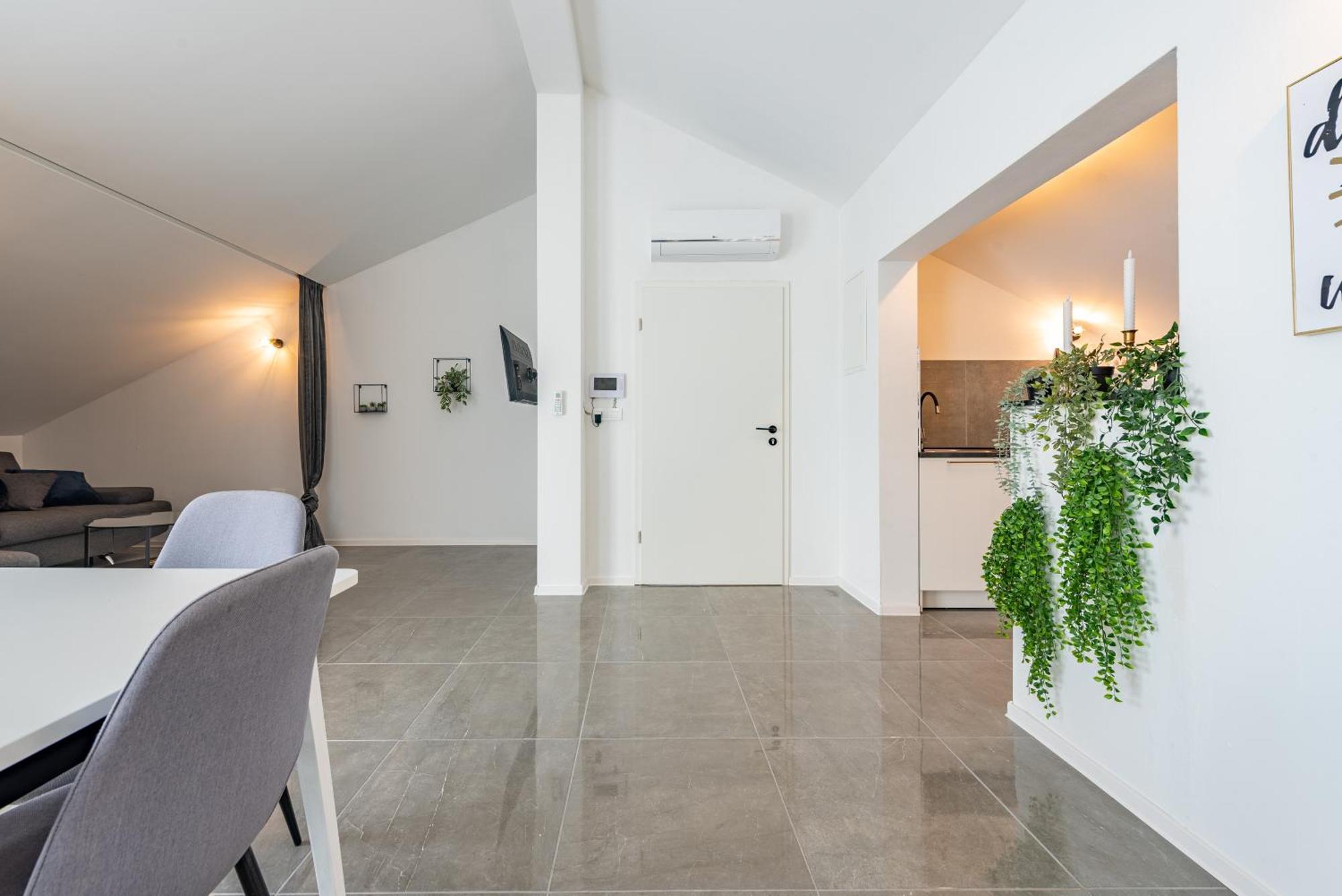 Master Road House Apartment *