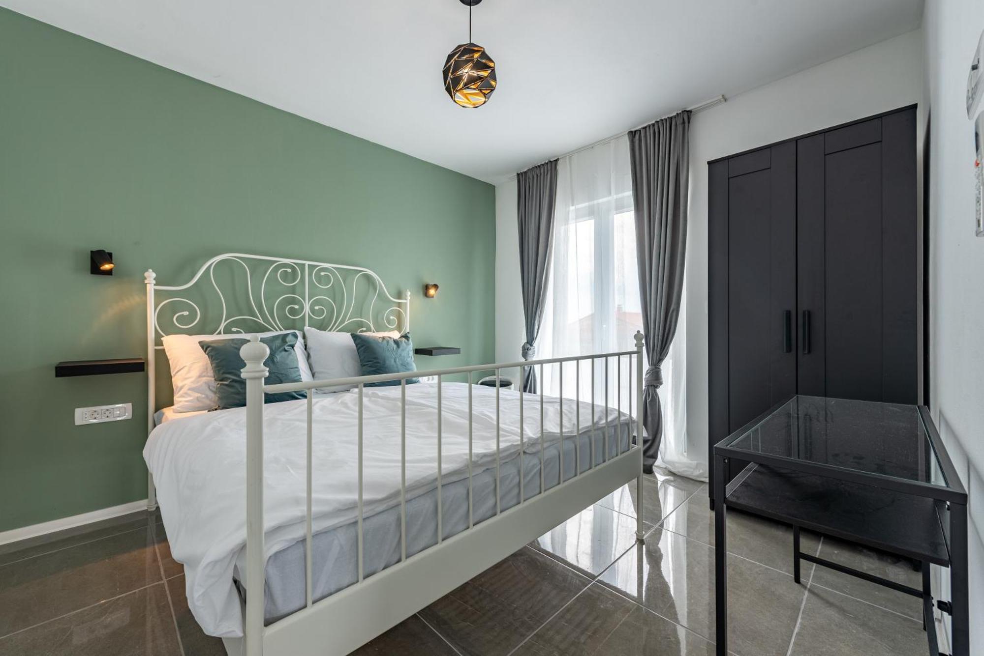 Apartment Master Road House *