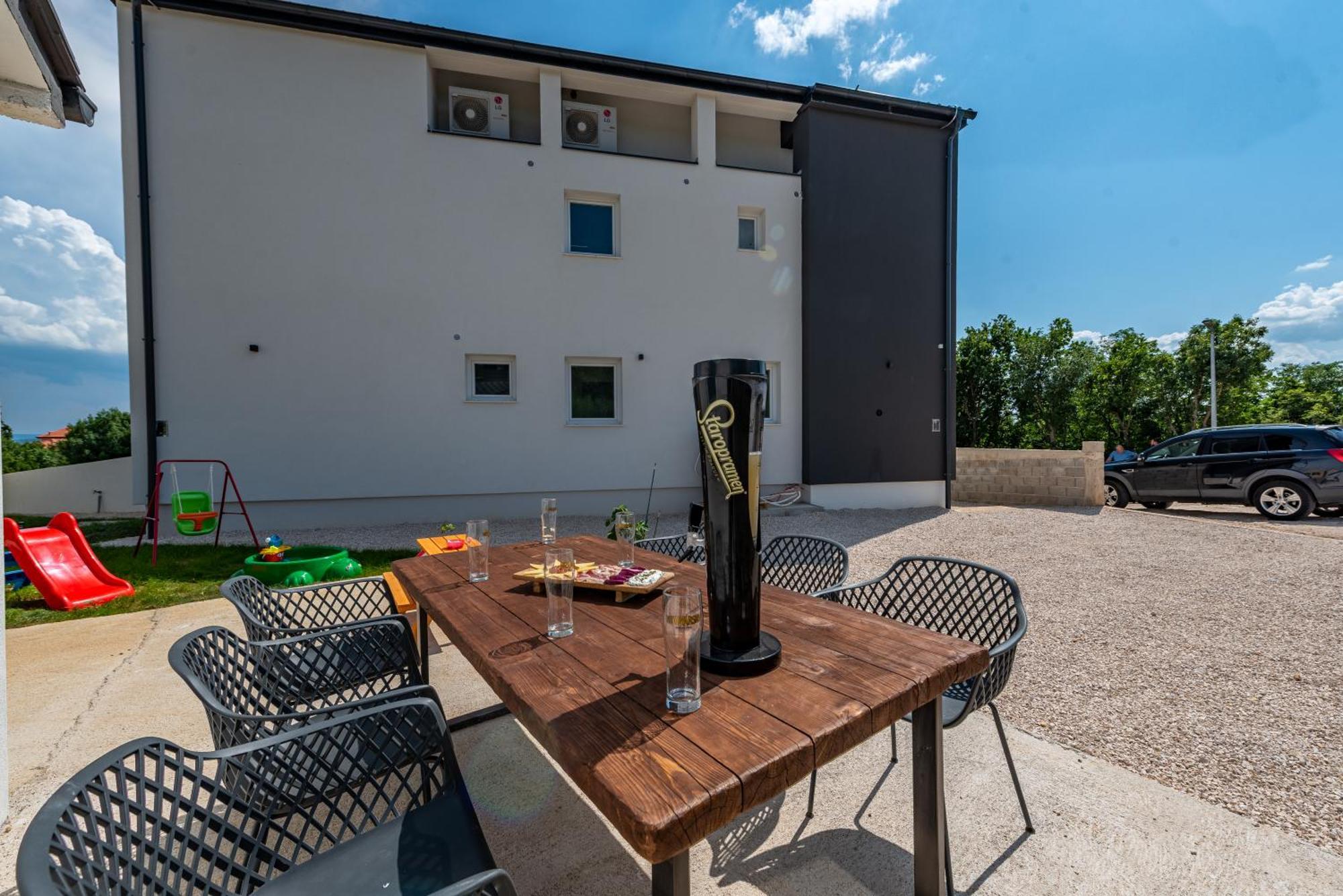 Apartment Master Road House
