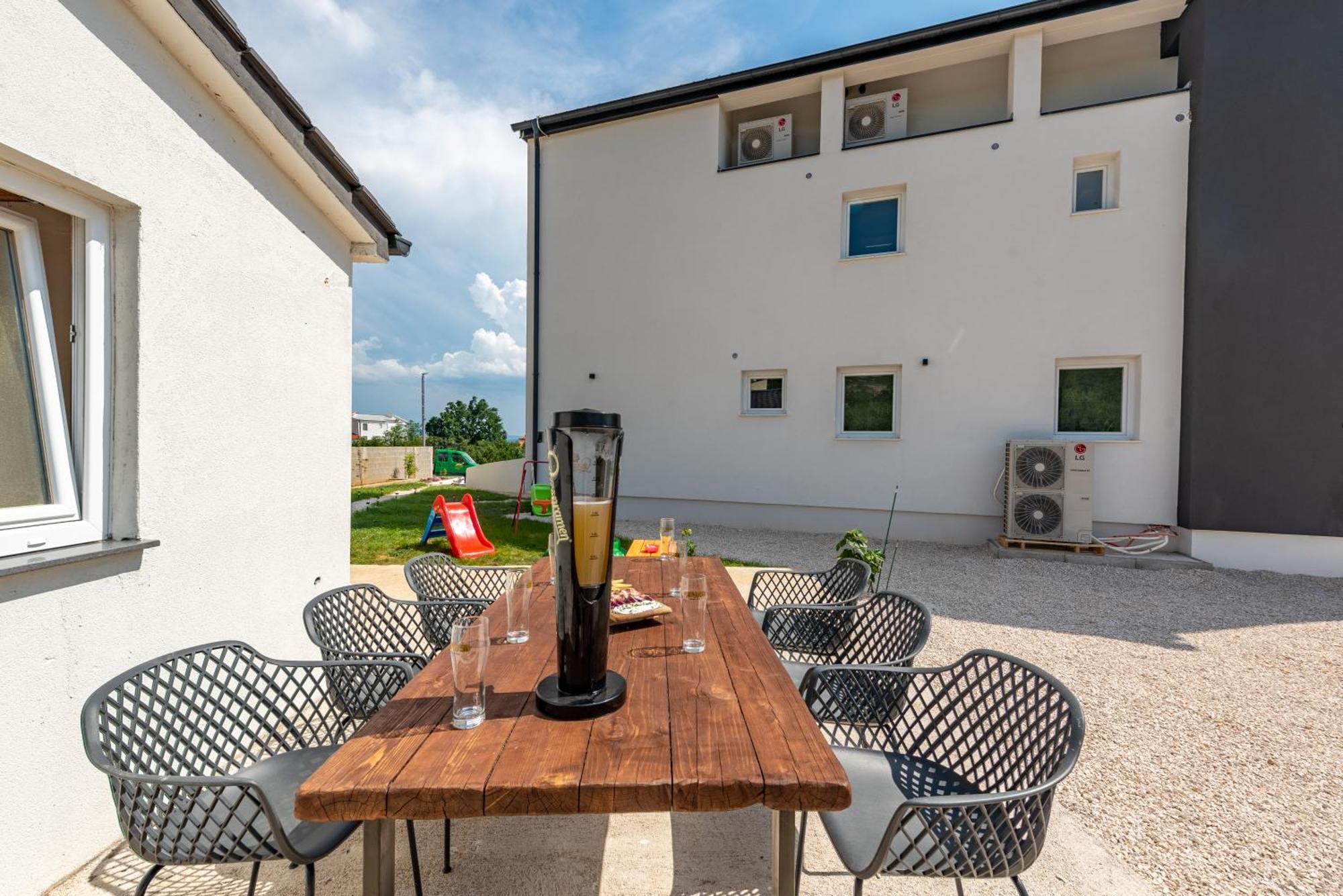 Apartment Master Road House Maslenica