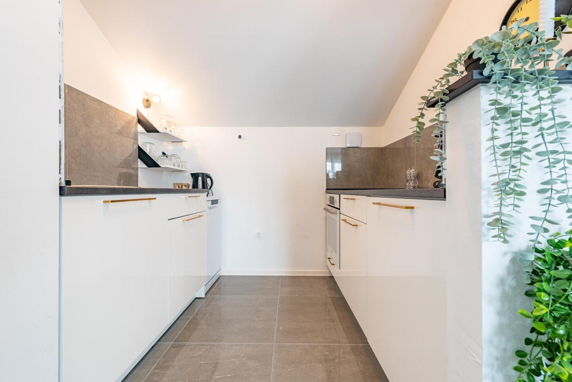 Master Road House Apartment *