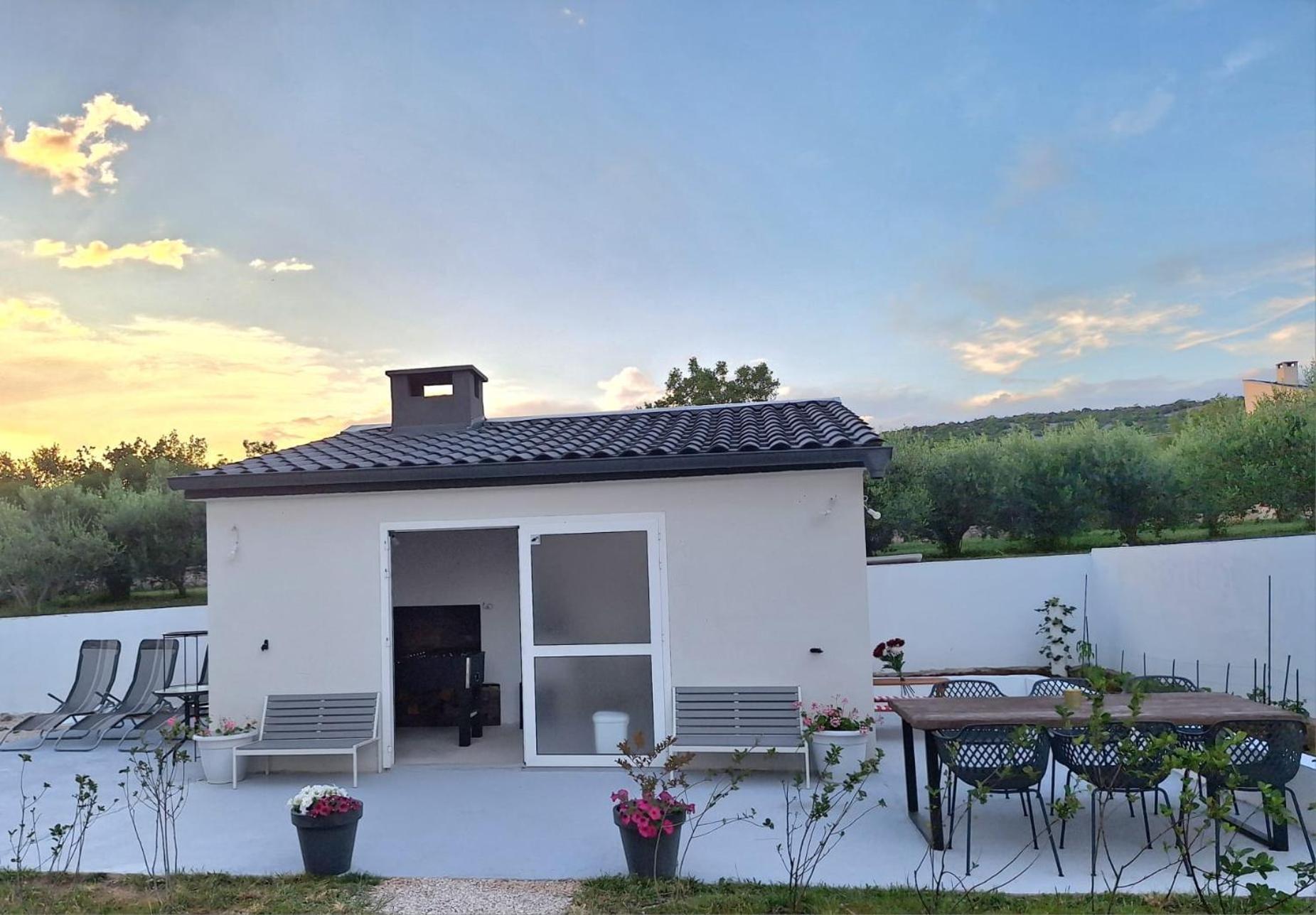 Master Road House Maslenica