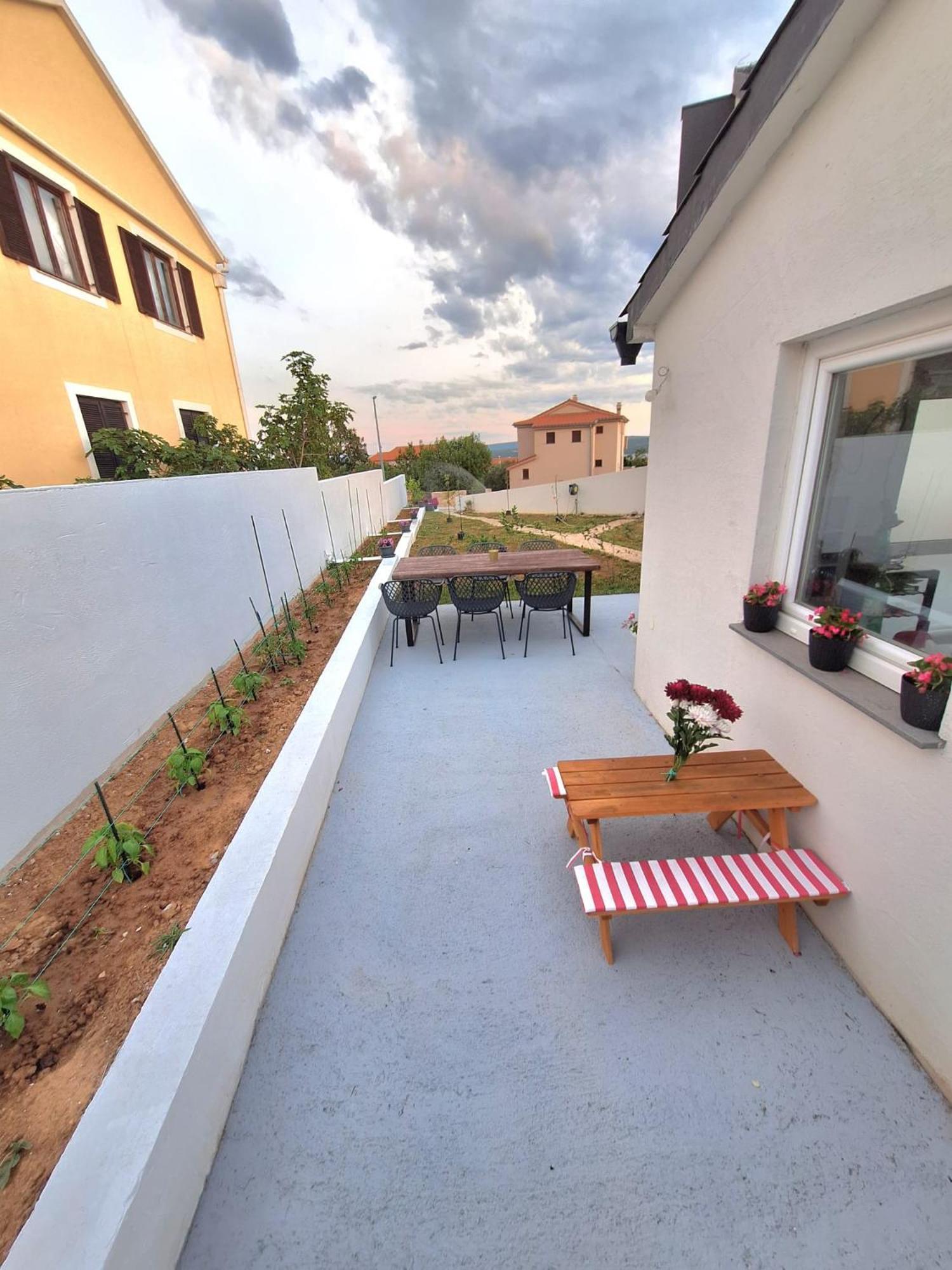 Apartment Master Road House