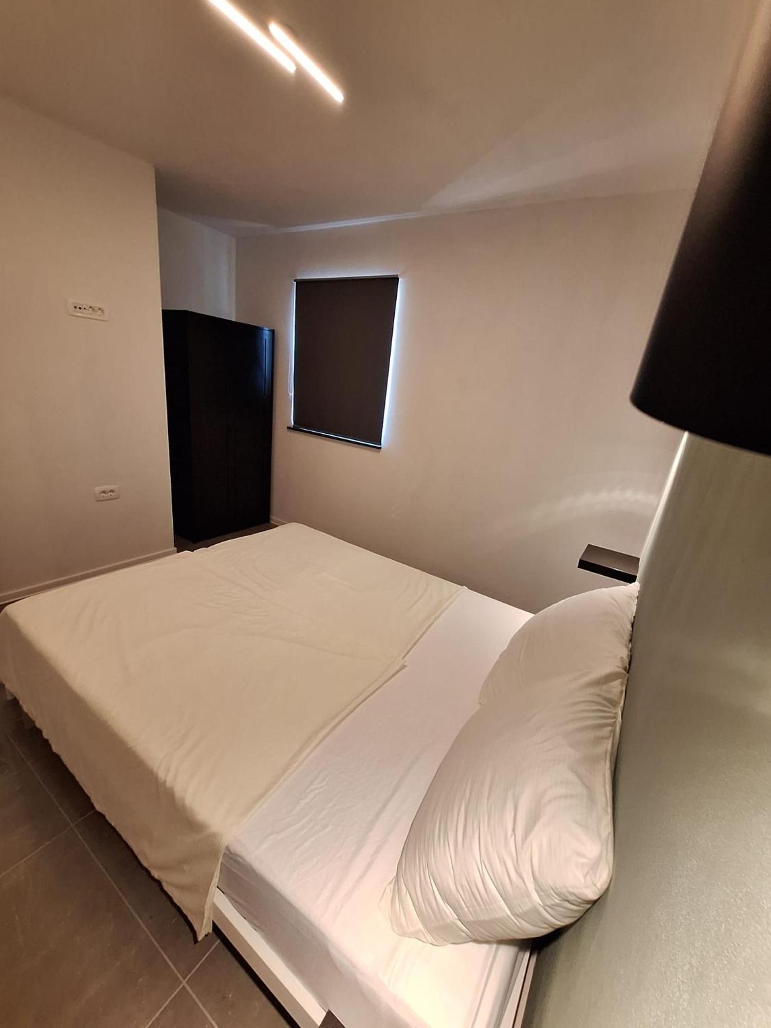 Master Road House Apartment